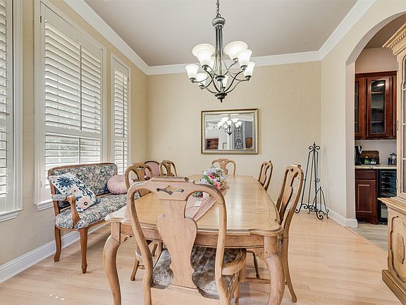 4th image of 695 Shores Blvd
