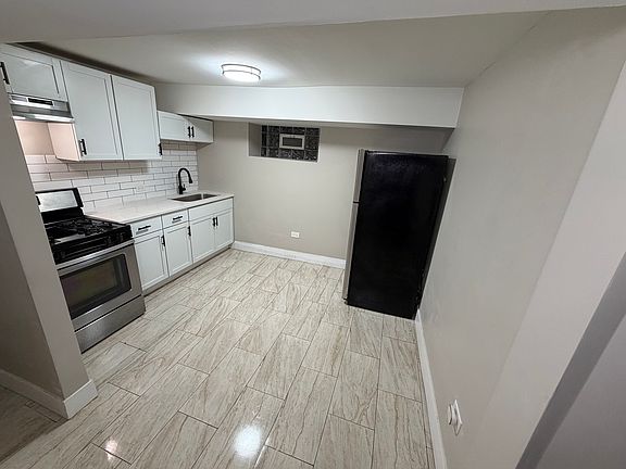 4th image of 7503 W 64th St Unit B