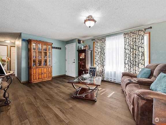 4th image of 16103 12th Avenue E