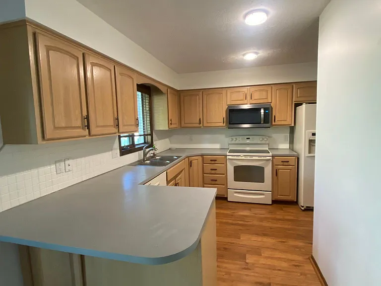 12916 S 28th Ave — Photo 9