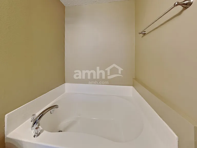 9734 Thomas Ln — Photo 10