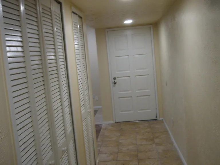 1109 Villa Downs Dr — Photo 10