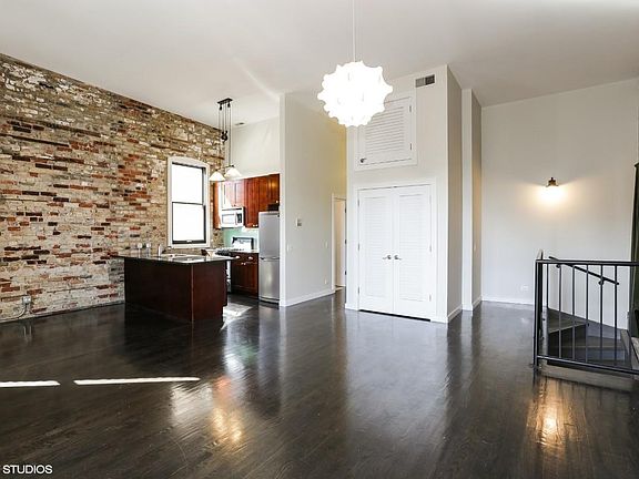 3rd image of 948 W Armitage Ave APT 3S
