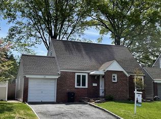 86 Lincoln Ave, Rochelle Park, NJ 07662