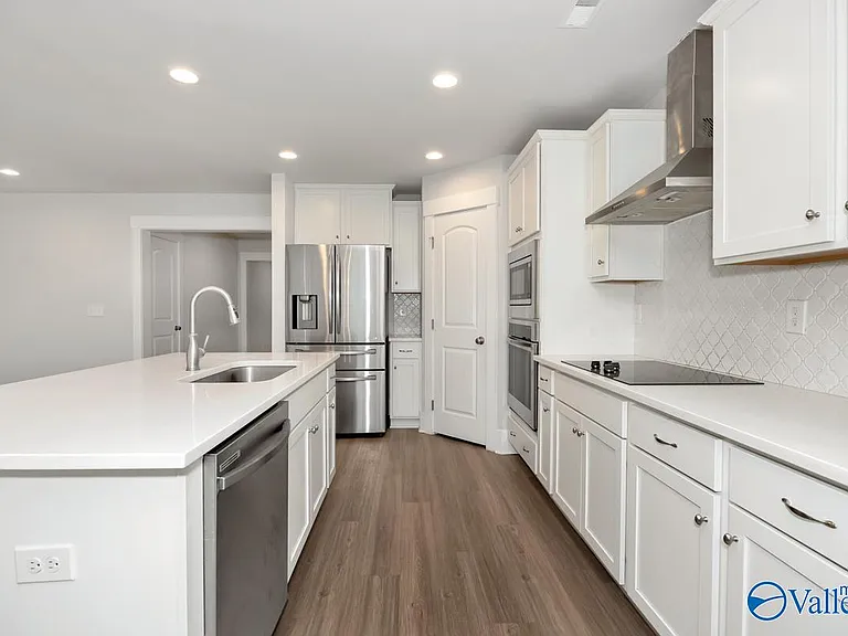 100 River Springs Ct — Photo 15