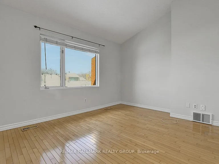 261 Bruyere St — Photo 27