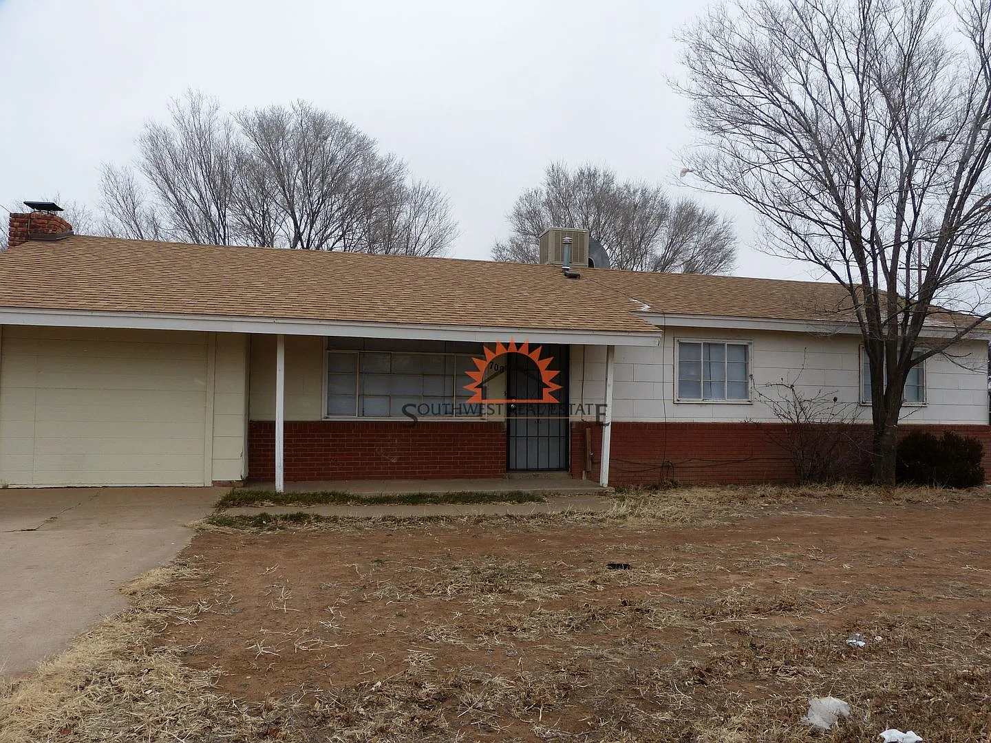 Spacious 3 bedrooms 2 bathrooms home on corner lot. — Photo 1