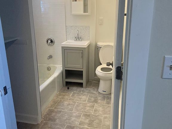 5th image of 805 Garfield St Floor 2