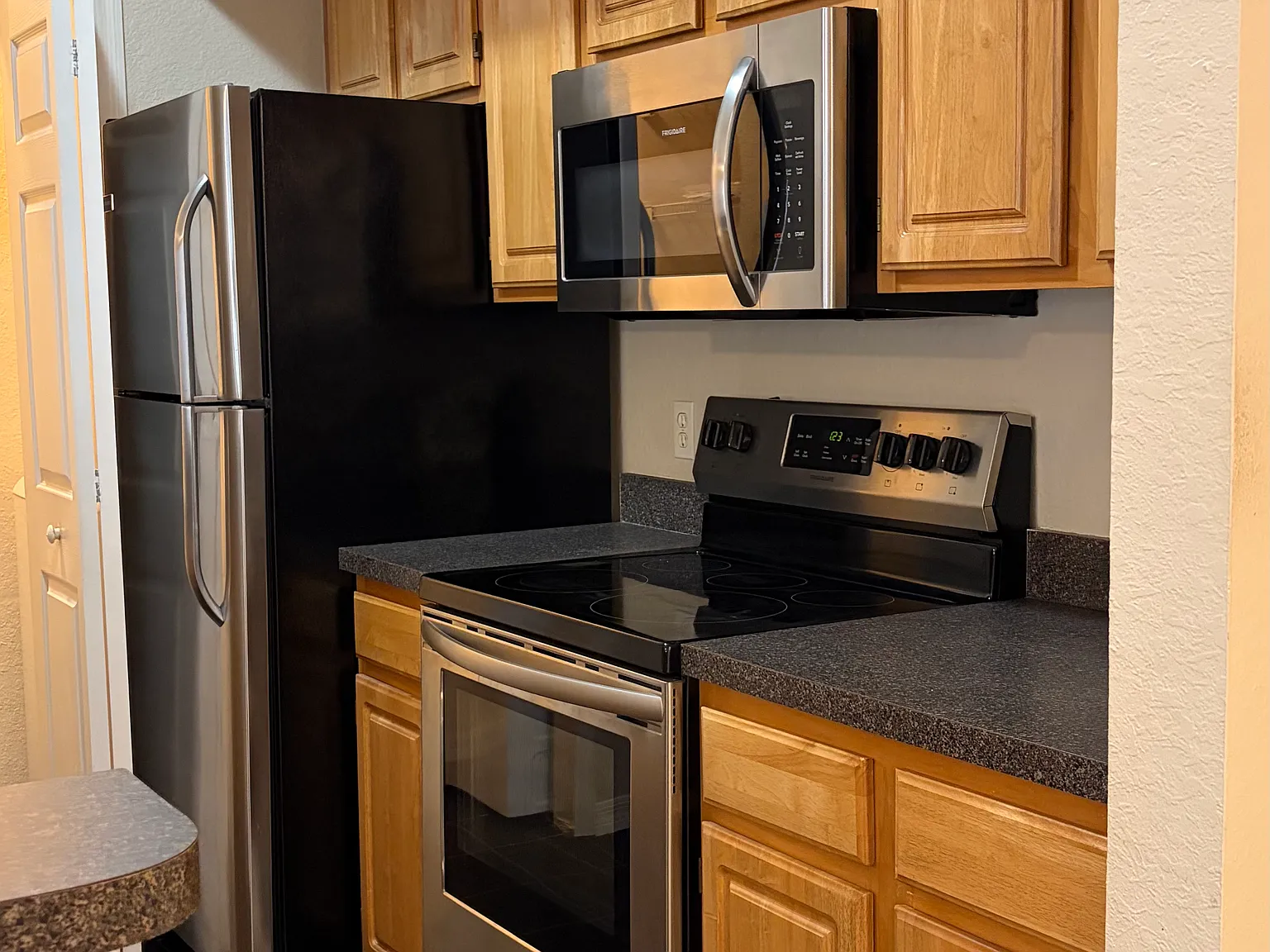 1 bed, 713 sqft, $1,300 — Photo 2