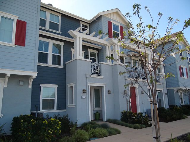 1st image of 198 Huntington Ln #12