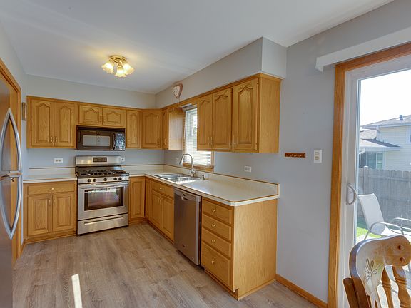 5th image of 940 E Bradley Ct