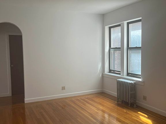 4th image of 4515 42nd St APT 2F