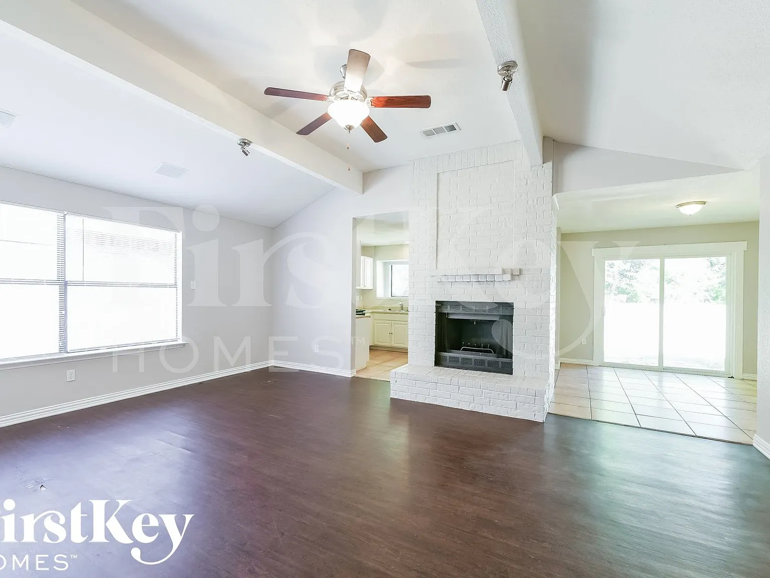 3 bed, 2.0 bath, 1367 sqft, $1,790 — Photo 4