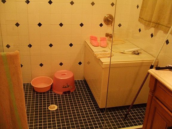 MAIN BATHROOM