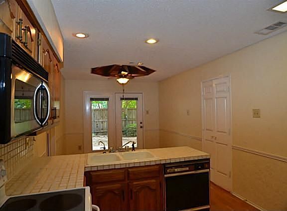 5th image of 2518 Millcroft Ln