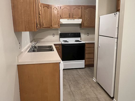 4th image of 1209 Spruce Ct APT A