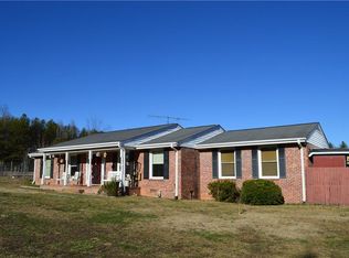 302 Horseshoe Rd, Marietta, SC 29661
