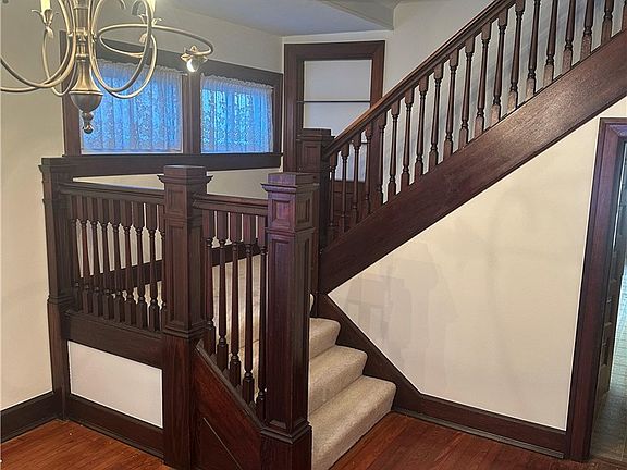 2nd image of 232 Maple St