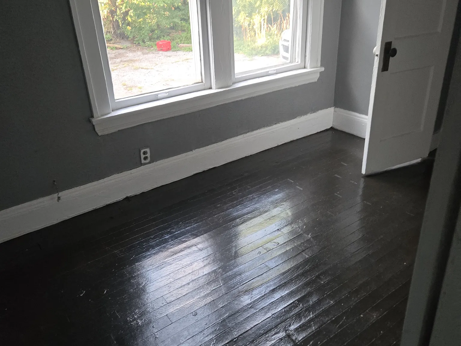 2 bed, 700 sqft, $750 — Photo 1
