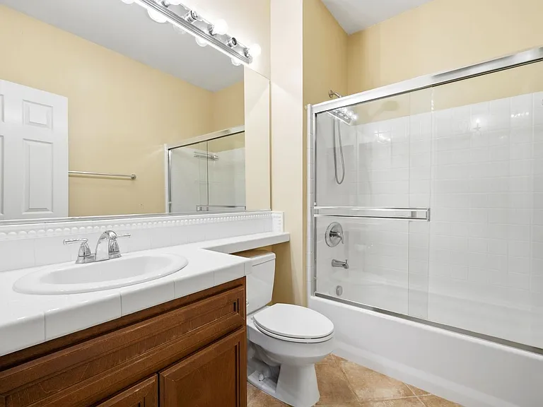 119 Coral Rose — Photo 13