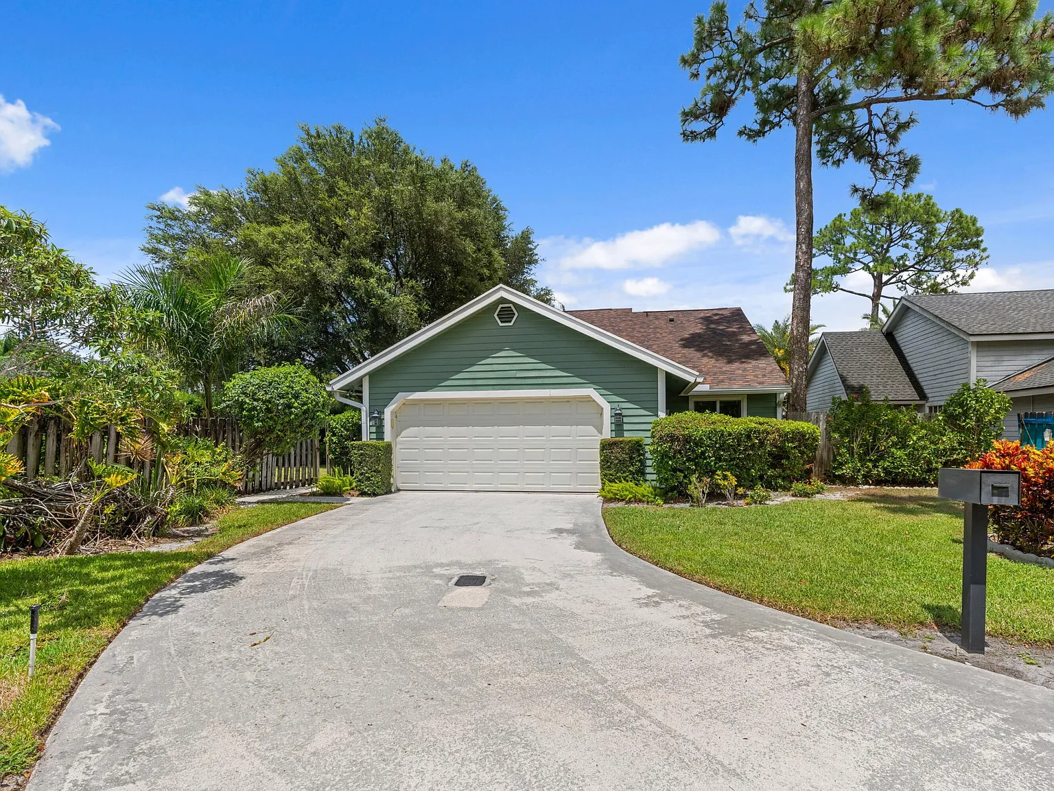 2 bed, 2.0 bath, 1578 sqft, $6,000 — Photo 3