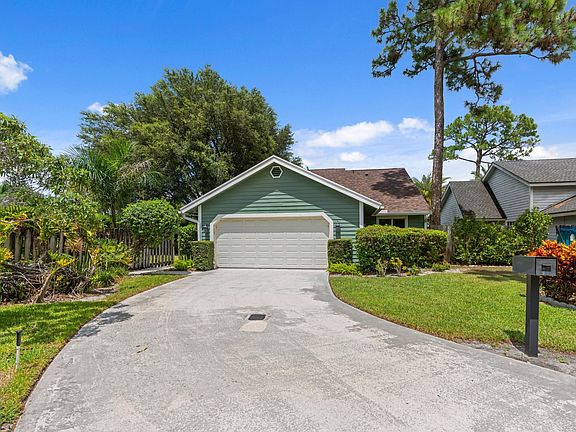 3rd image of 433 Golden Wood Way