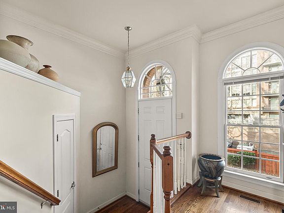 5th image of 103 Rees Pl