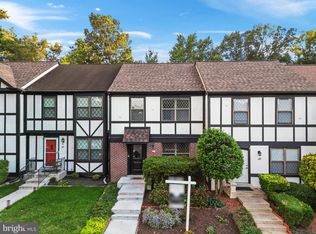 297 Chelmsford Ct, Sterling, VA 20165