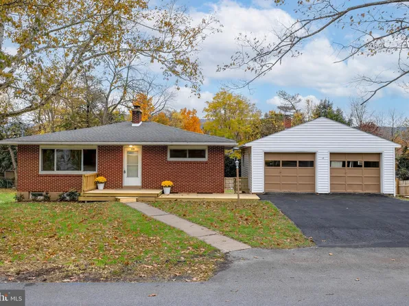 328 Lamp Post Ln, Boalsburg, PA 16827