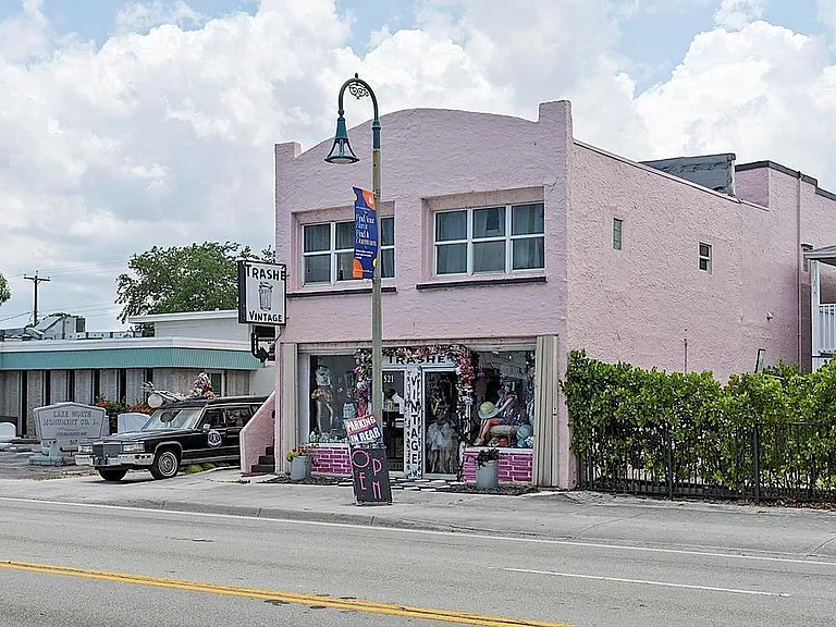 521 N Dixie Hwy — Photo 3