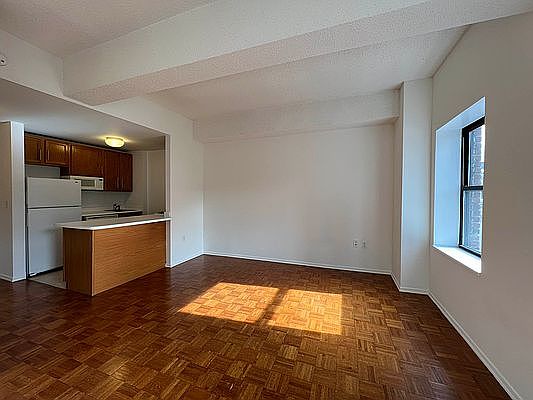 5th image of 360 W 34th St APT 6T