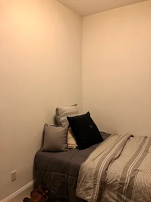 Rented by LJ Sloane Management | media 38