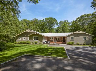 3 Dolphins Rise, Lloyd Harbor, NY 11743