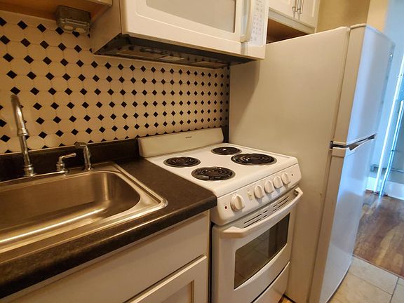 2nd image of 2243 Jones St #302