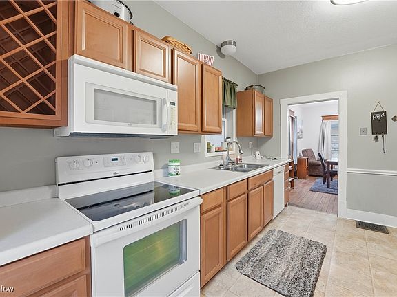 5th image of 9389 Maple Ave SE