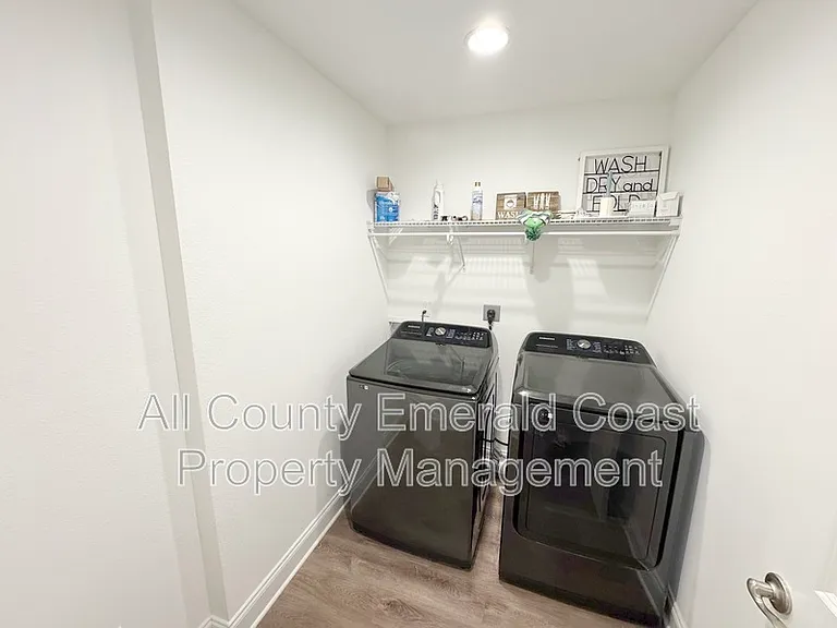 481 Kelly St — Photo 29