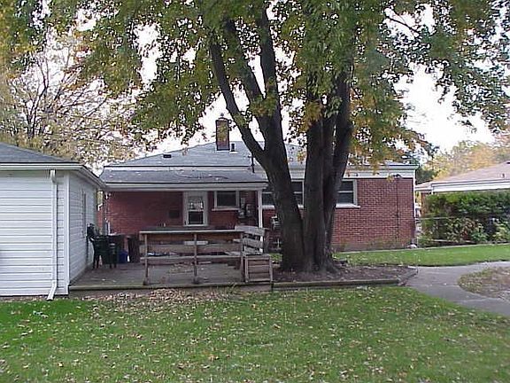 Large Fenced Back Yard