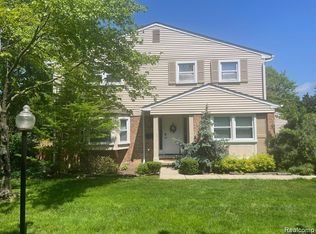 1639 Brentwood Dr, Troy, MI 48098