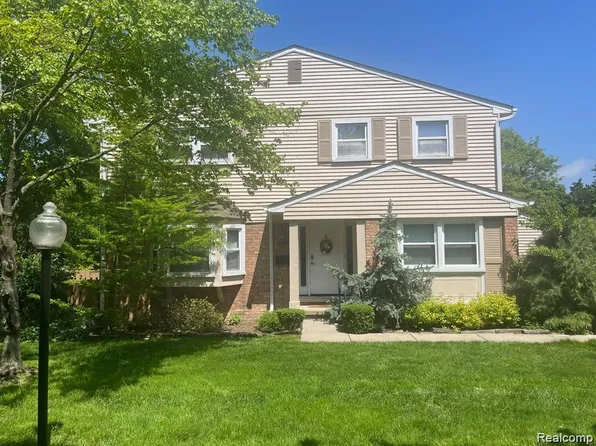 1639 Brentwood Dr, Troy, MI 48098