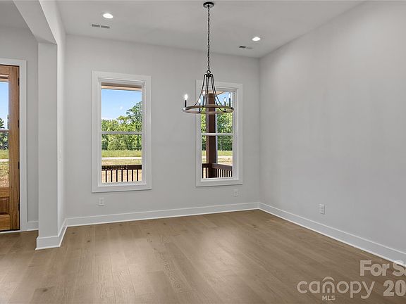 4th image of 395 New Salem Rd