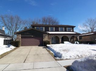 1121 Beach Comber Dr, Schaumburg, IL