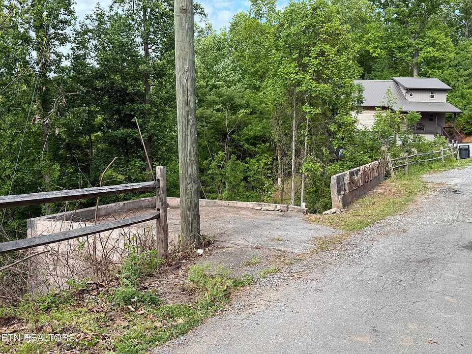 1st image of 823 Kings Way