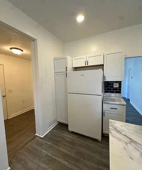 41 S Oakley Ave — Photo 6