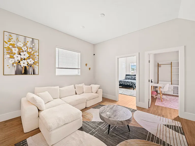 4816 Cochran St — Photo 9