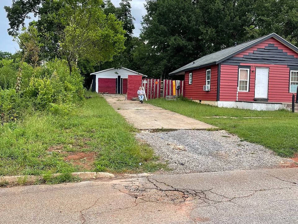2nd image of 1439 Pine Dr