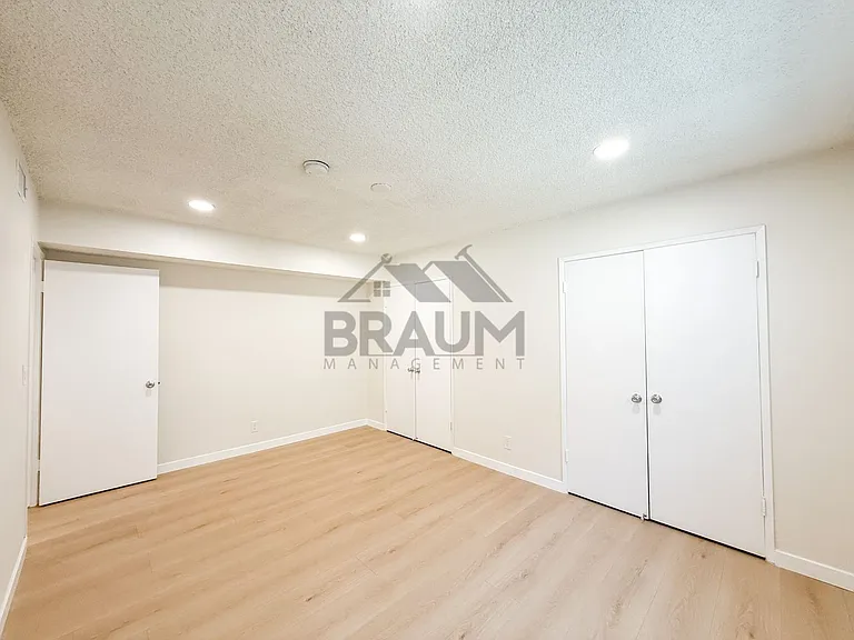 6041 WHITSETT — Photo 17