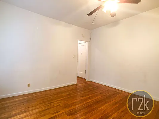 Rented by Realty 2000 Corp | media 7