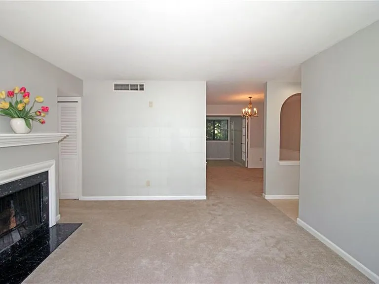 68 La Rue Pl NW — Photo 4