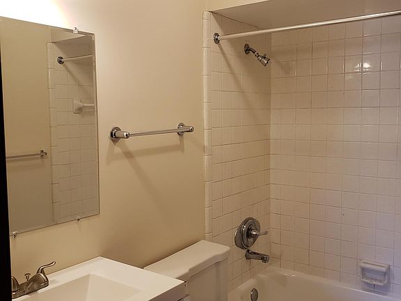 5th image of 3021 Round Hill Ct