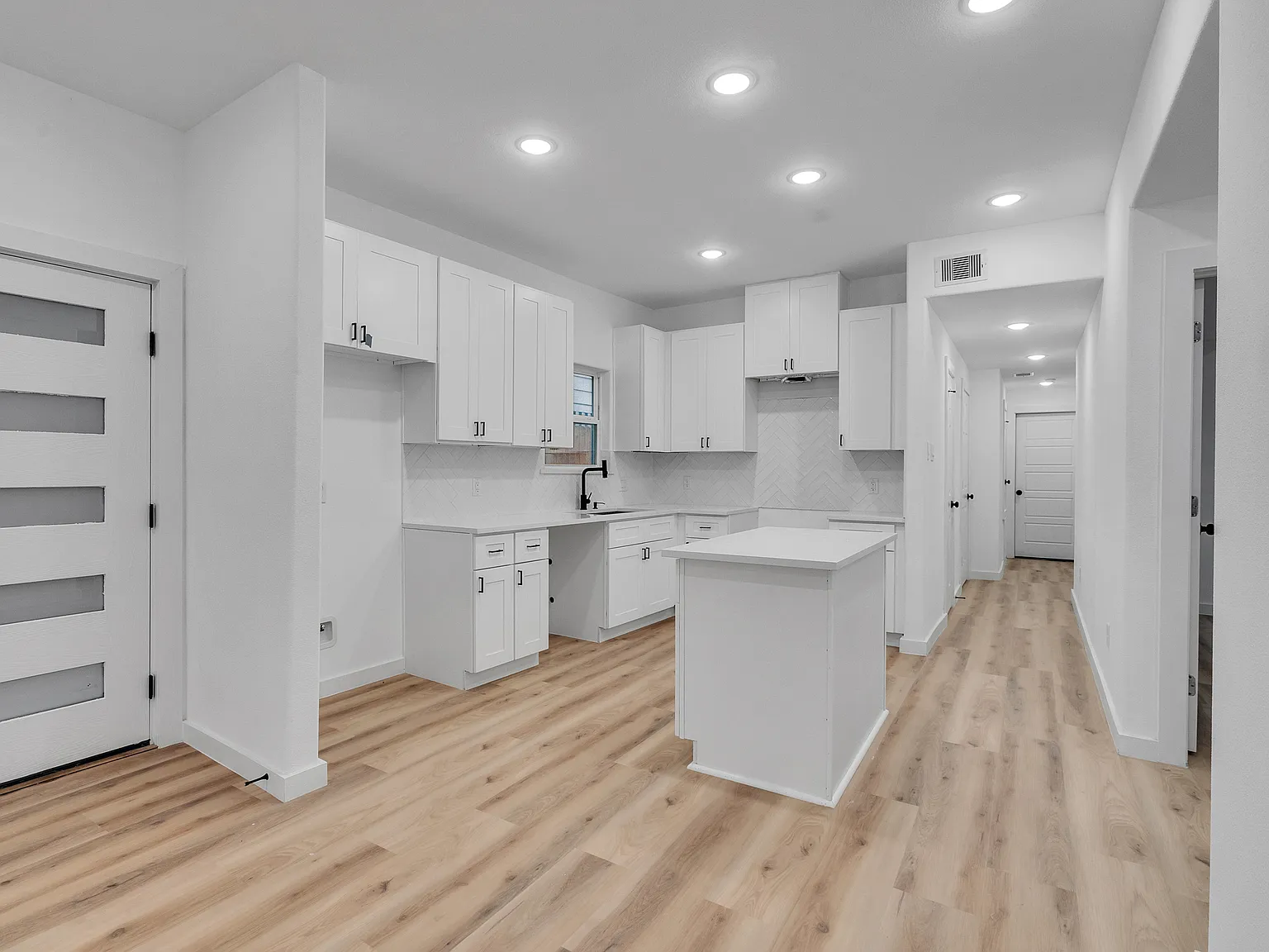 3 bed, 2.5 bath, 1500 sqft, $1,850 — Photo 4